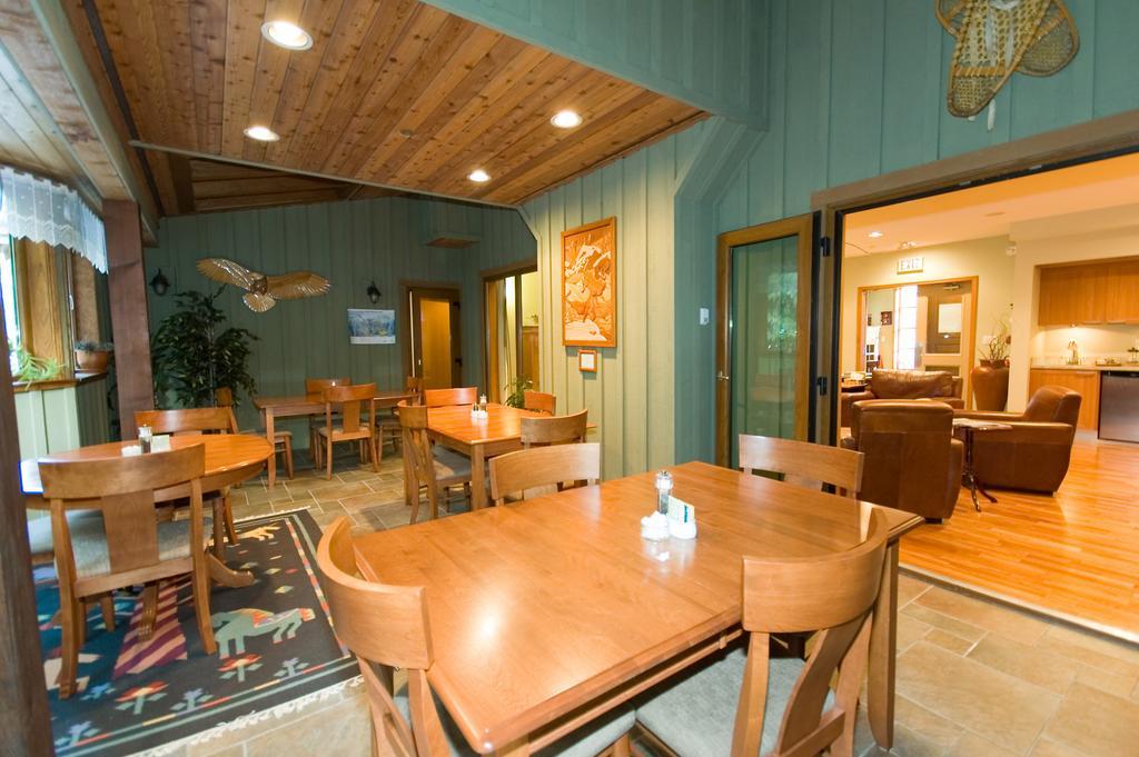 Whistler Alpine Chalet Retreat & Wellness Villa Værelse billede