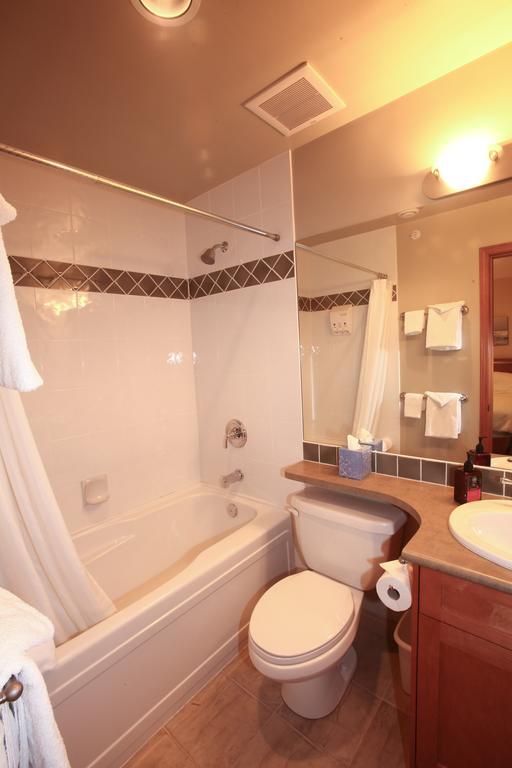 Whistler Alpine Chalet Retreat & Wellness Villa Værelse billede
