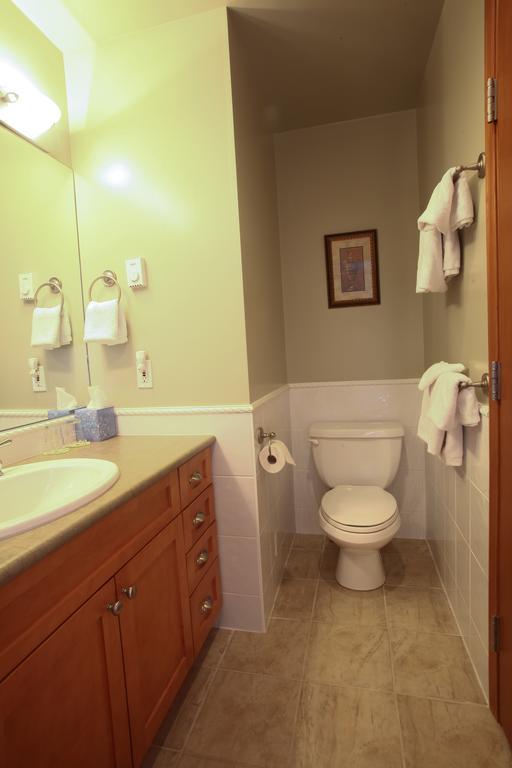 Whistler Alpine Chalet Retreat & Wellness Villa Værelse billede