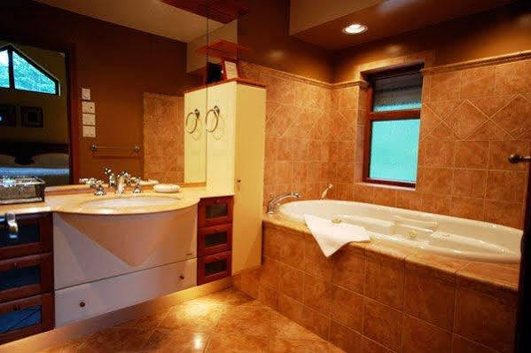 Whistler Alpine Chalet Retreat & Wellness Villa Værelse billede